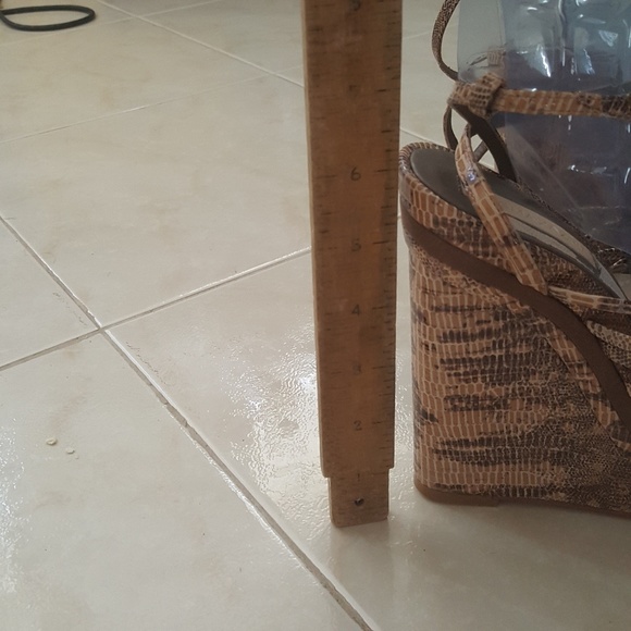 Vero Cucio Wedges - Picture 7 of 8